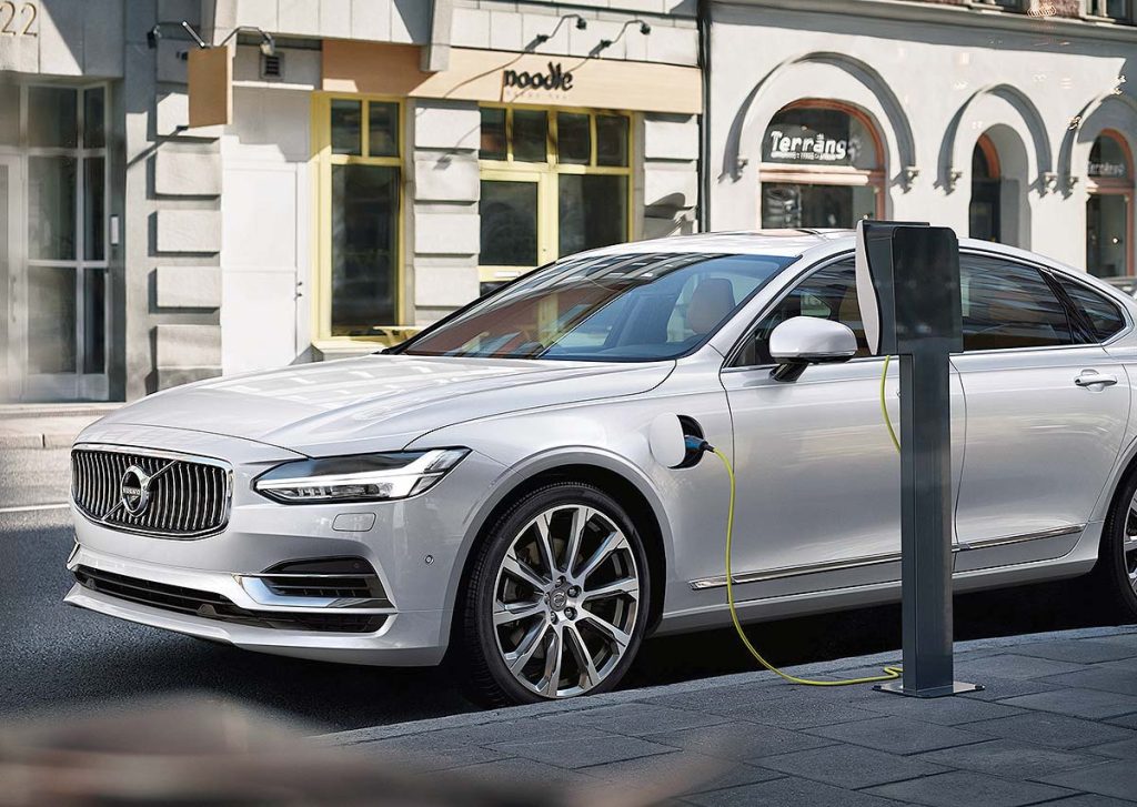 Twin Engine T8 Volvo S90 Inscription White