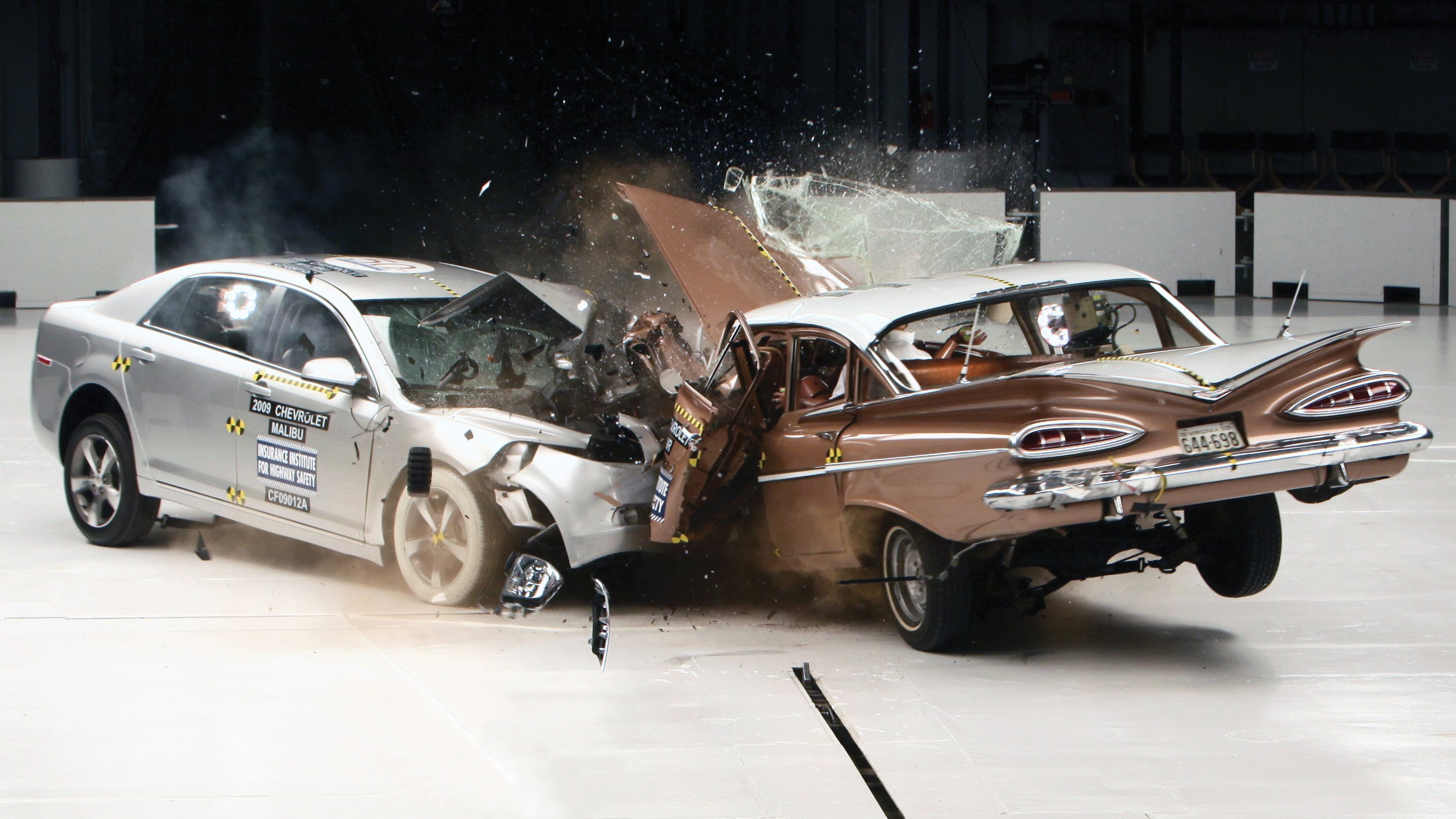 1959 Chevrolet Bel Air vs. 2009 Chevrolet Malibu IIHS crash test!
