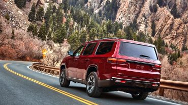 2022 Jeep Wagoneer/Grand Wagoneer: Four-wheeling in limo-like spaciousness sets these big Jeeps apart from other Jeeps